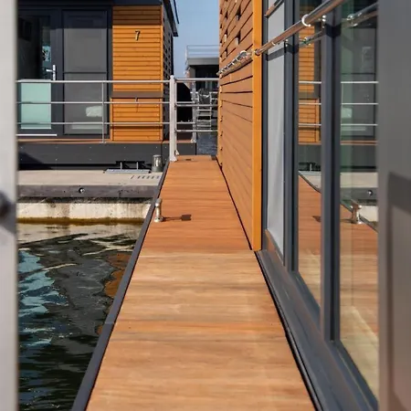 Floatinghouse Bahama Mama 펜션 *
